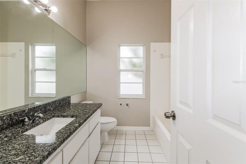 House in New Port Richey, Florida 3 bedrooms, 189.71 sq.m. № 2329903 - photo 12
