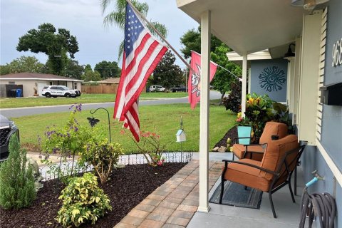 House in Saint Petersburg, Florida 4 bedrooms, 164.62 sq.m. № 2272848 - photo 9