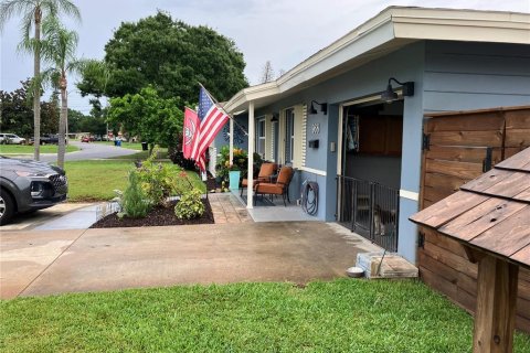 House in Saint Petersburg, Florida 4 bedrooms, 164.62 sq.m. № 2272848 - photo 8