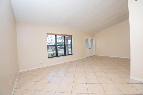 Casa en venta en Port St. Lucie, Florida, 3 dormitorios, 161.46 m2 № 2078278 - foto 4