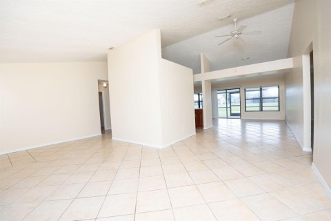 Casa en venta en Port St. Lucie, Florida, 3 dormitorios, 161.46 m2 № 2078278 - foto 3