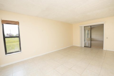 Casa en venta en Port St. Lucie, Florida, 3 dormitorios, 161.46 m2 № 2078278 - foto 15
