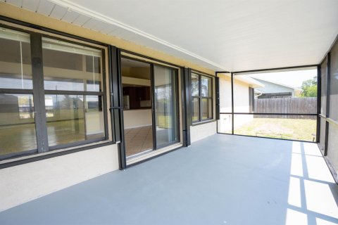 Casa en venta en Port St. Lucie, Florida, 3 dormitorios, 161.46 m2 № 2078278 - foto 28