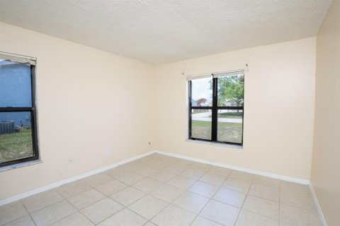 Casa en venta en Port St. Lucie, Florida, 3 dormitorios, 161.46 m2 № 2078278 - foto 21