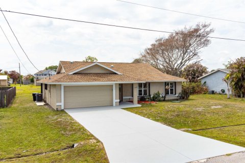 Casa en Port St. Lucie, Florida 3 dormitorios, 161.46 m2 № 2078278