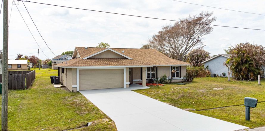 Casa en Port St. Lucie, Florida 3 dormitorios, 161.46 m2 № 2078278