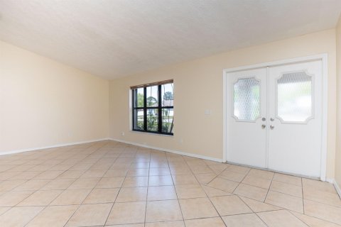 Casa en venta en Port St. Lucie, Florida, 3 dormitorios, 161.46 m2 № 2078278 - foto 2