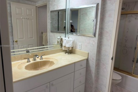 Купить кондоминиум в Форт-Лодердейл, Флорида 2 спальни, 111.95м2, № 1997630 - фото 19