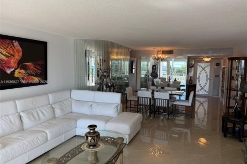 Купить кондоминиум в Форт-Лодердейл, Флорида 2 спальни, 111.95м2, № 1997630 - фото 13