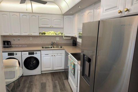 Купить кондоминиум в Форт-Лодердейл, Флорида 2 спальни, 111.95м2, № 1997630 - фото 23