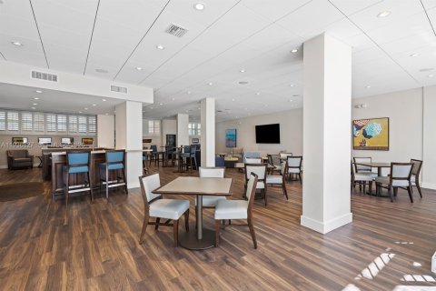 Купить кондоминиум в Форт-Лодердейл, Флорида 2 спальни, 111.95м2, № 1997630 - фото 4