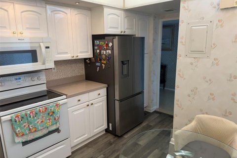 Купить кондоминиум в Форт-Лодердейл, Флорида 2 спальни, 111.95м2, № 1997630 - фото 24