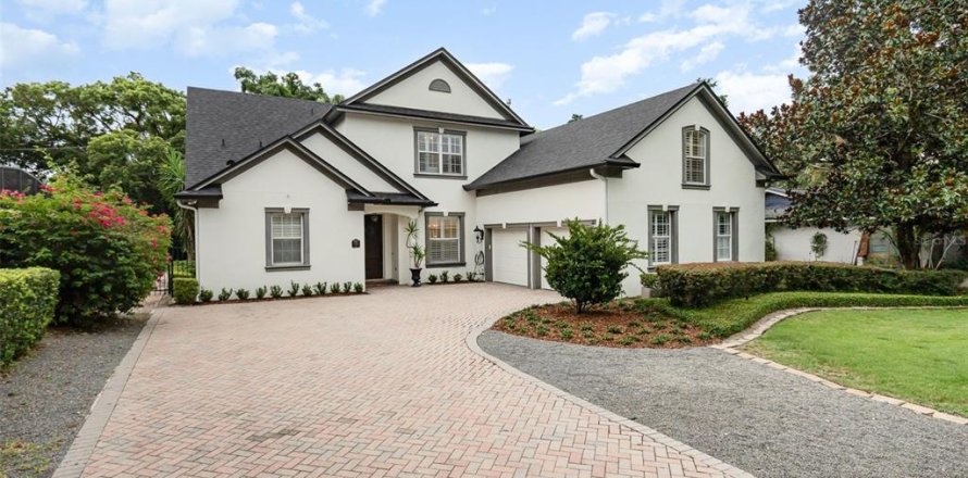 House in Winter Park, Florida 4 bedrooms, 323.11 sq.m. № 1796179