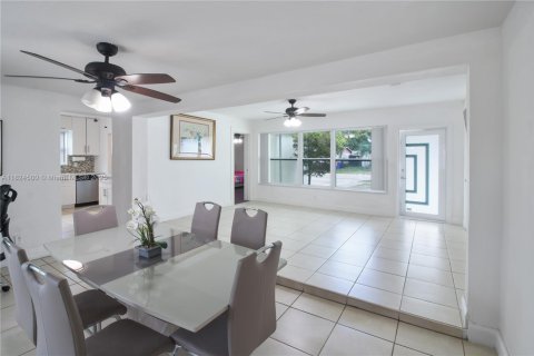 House in Hollywood, Florida 3 bedrooms, 123.19 sq.m. № 1790377 - photo 20