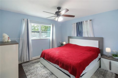 House in Hollywood, Florida 3 bedrooms, 123.19 sq.m. № 1790377 - photo 16