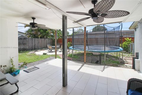 House in Hollywood, Florida 3 bedrooms, 123.19 sq.m. № 1790377 - photo 30