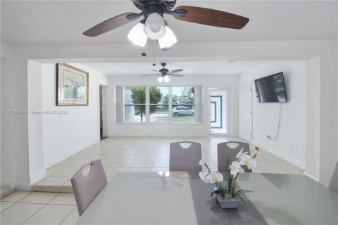 House in Hollywood, Florida 3 bedrooms, 123.19 sq.m. № 1790377 - photo 22