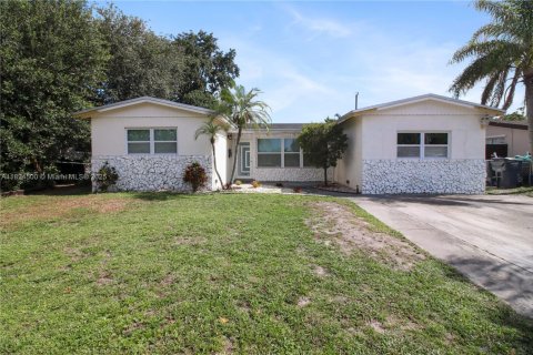 House in Hollywood, Florida 3 bedrooms, 123.19 sq.m. № 1790377 - photo 3