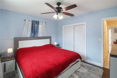 House in Hollywood, Florida 3 bedrooms, 123.19 sq.m. № 1790377 - photo 17