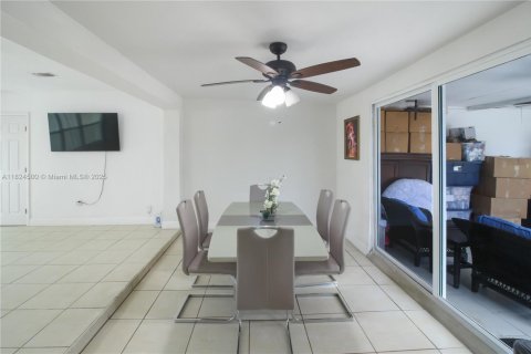 House in Hollywood, Florida 3 bedrooms, 123.19 sq.m. № 1790377 - photo 23