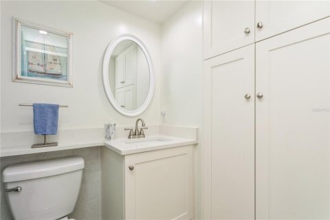 Condo in Venice, Florida, 2 bedrooms  № 1557482 - photo 21