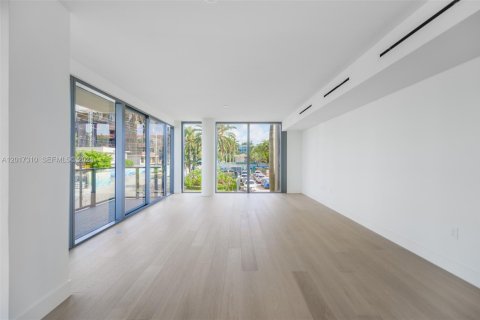 Condo in Bay Harbor Islands, Florida, 1 bedroom № 2077721 - photo 18