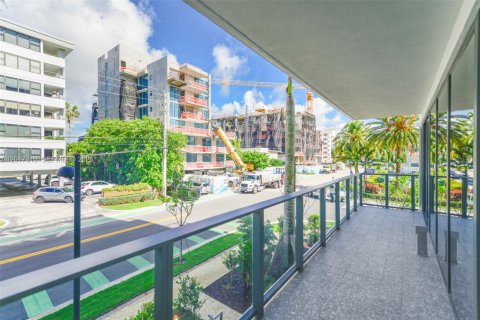 Condo in Bay Harbor Islands, Florida, 1 bedroom № 2077721 - photo 22