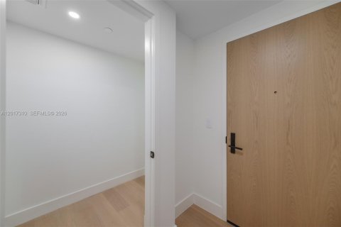 Condo in Bay Harbor Islands, Florida, 1 bedroom № 2077721 - photo 17