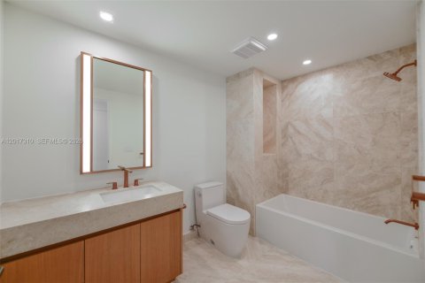 Condo in Bay Harbor Islands, Florida, 1 bedroom № 2077721 - photo 27