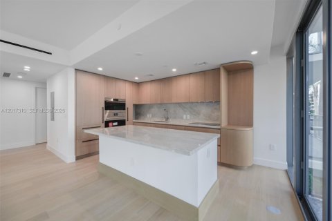 Condo in Bay Harbor Islands, Florida, 1 bedroom № 2077721 - photo 2