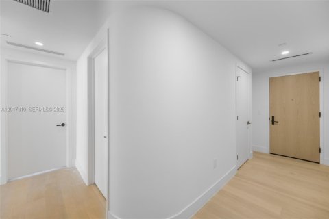 Condo in Bay Harbor Islands, Florida, 1 bedroom № 2077721 - photo 25