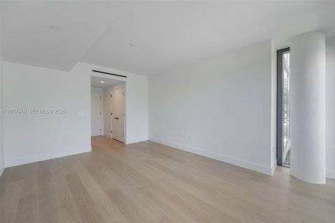 Condo in Bay Harbor Islands, Florida, 1 bedroom № 2077721 - photo 12