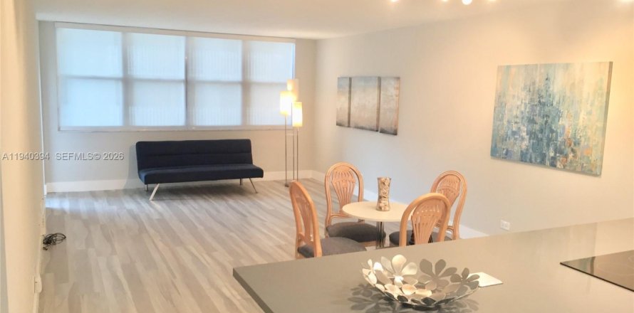 Кондоминиум с 1 спальней в Майами-Бич, Флорида № 1999717