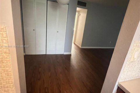 Copropriété à louer à North Miami, Floride: 1 chambre, 57.32 m2 № 1997309 - photo 4