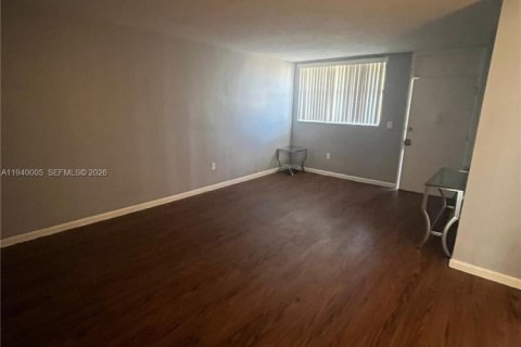Copropriété à louer à North Miami, Floride: 1 chambre, 57.32 m2 № 1997309 - photo 2