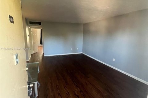 Condo à North Miami, Floride, 1 chambre  № 1997309