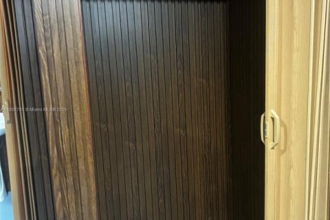 Снять в аренду виллу или дом в Холливуд, Флорида 1 спальня, 55.74м2, № 1933113 - фото 4