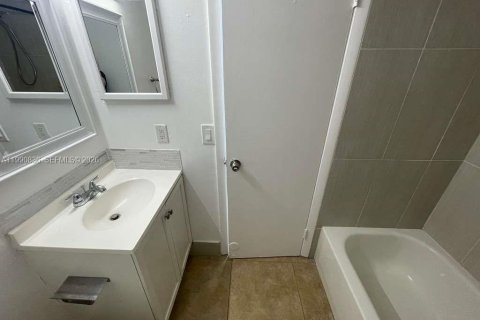 Condo in Miramar, Florida, 2 bedrooms № 2056406 - photo 14