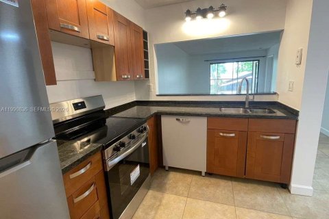 Condo in Miramar, Florida, 2 bedrooms № 2056406 - photo 4