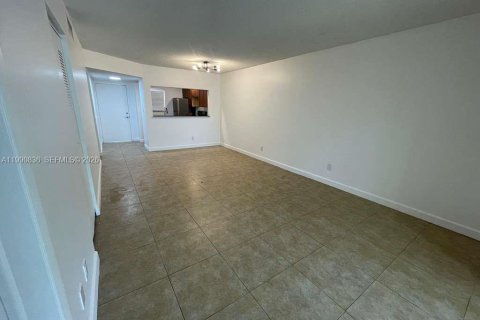 Condo in Miramar, Florida, 2 bedrooms № 2056406 - photo 7
