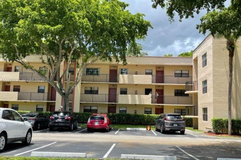 Condo in Miramar, Florida, 2 bedrooms № 2056406 - photo 2