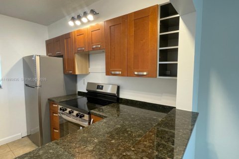 Condo in Miramar, Florida, 2 bedrooms № 2056406 - photo 5