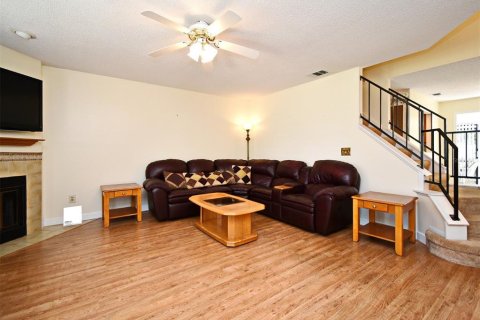 Touwnhouse à vendre à Apopka, Floride: 2 chambres, 124.02 m2 № 1839988 - photo 5