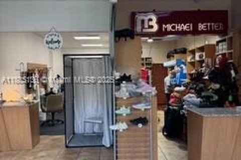 Коммерческая недвижимость в Дорал, Флорида № 2021176