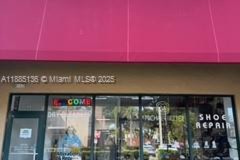 Купить коммерческую недвижимость в Дорал, Флорида № 2021176 - фото 9