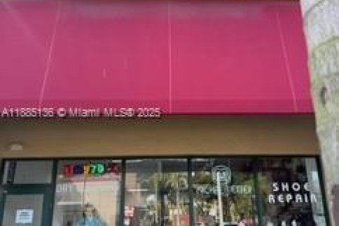 Купить коммерческую недвижимость в Дорал, Флорида № 2021176 - фото 8