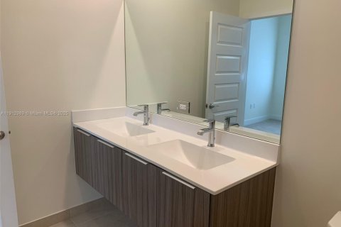 Copropriété à louer à Doral, Floride: 3 chambres, 125.14 m2 № 1969272 - photo 11