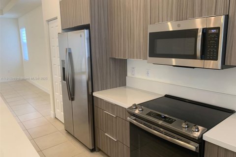 Copropriété à louer à Doral, Floride: 3 chambres, 125.14 m2 № 1969272 - photo 12