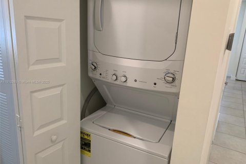 Copropriété à louer à Doral, Floride: 3 chambres, 125.14 m2 № 1969272 - photo 14