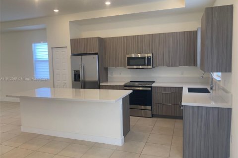 Copropriété à louer à Doral, Floride: 3 chambres, 125.14 m2 № 1969272 - photo 4